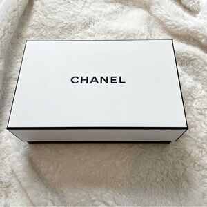Present Your Gifts in Style with the 5.5x9x3 Chanel Gift‎ Box